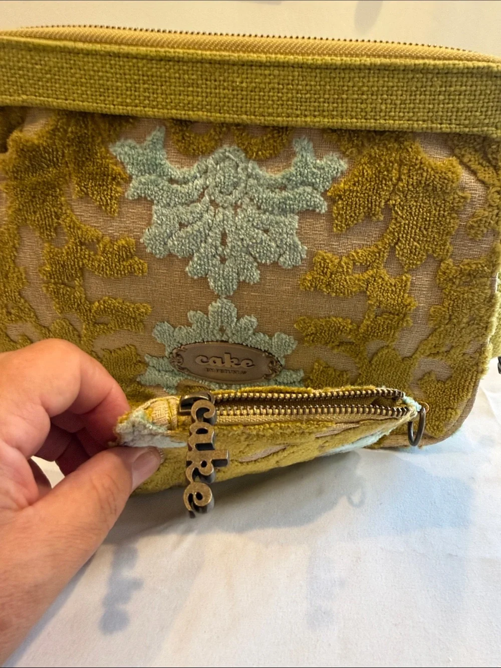 Rare cake Petunia Pickle bottom clutch like new !